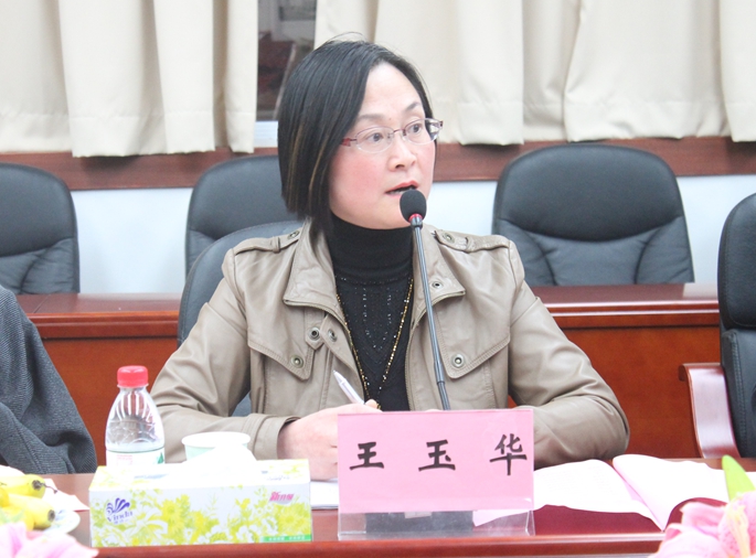 上海工艺美术职业学院文化基础部主任王玉华讲话交流会议现场