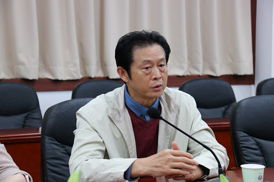 学校党委吕泉荣书记出席座谈会并讲话我校首批骨干辅导员参加座谈会