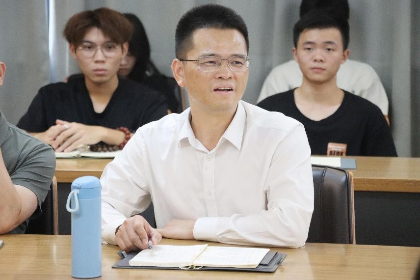 学生发言
